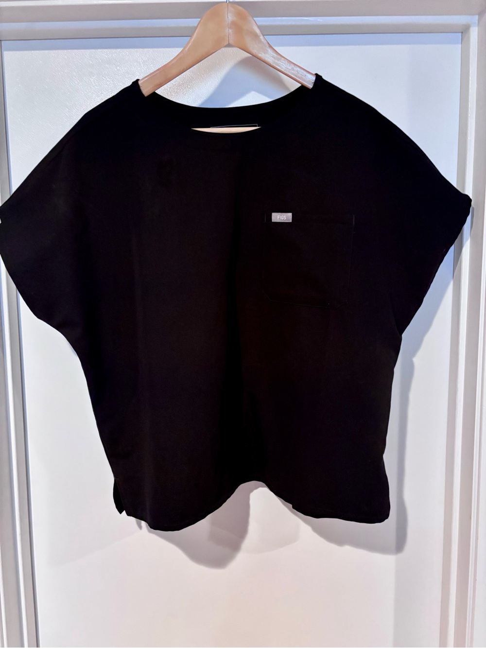 Women’s Figs Arua Relaxed Scrub Top, Medium, Black - Picture 2 of 3